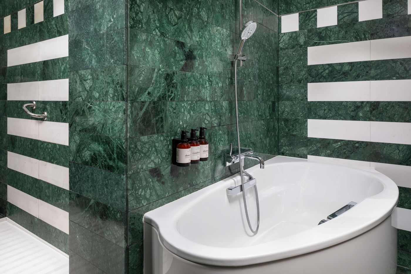 NH-Collection-Madrid-Paseo-del-Prado-Room-40