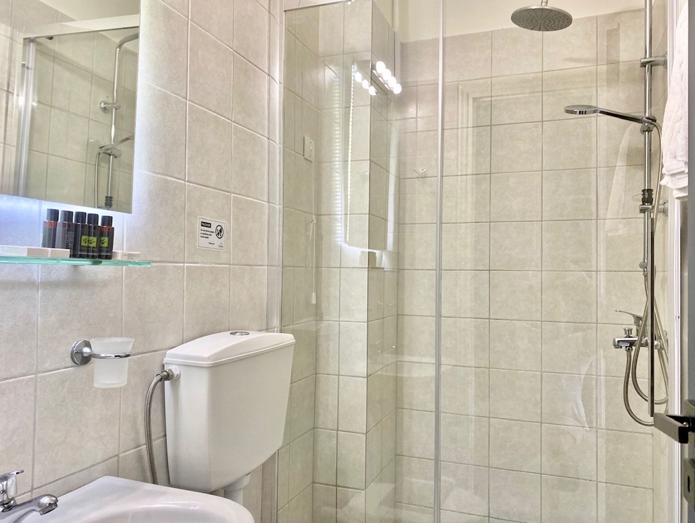 Bruskos-Hotel-and-Suites-Room-38