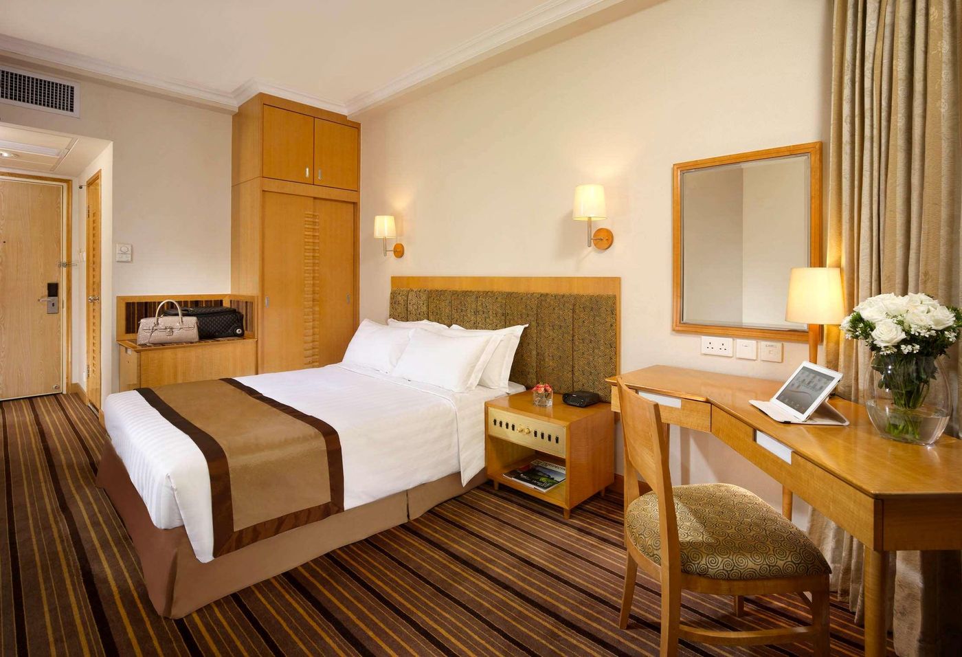 The-Harbourview-Hong-Kong-Room-9
