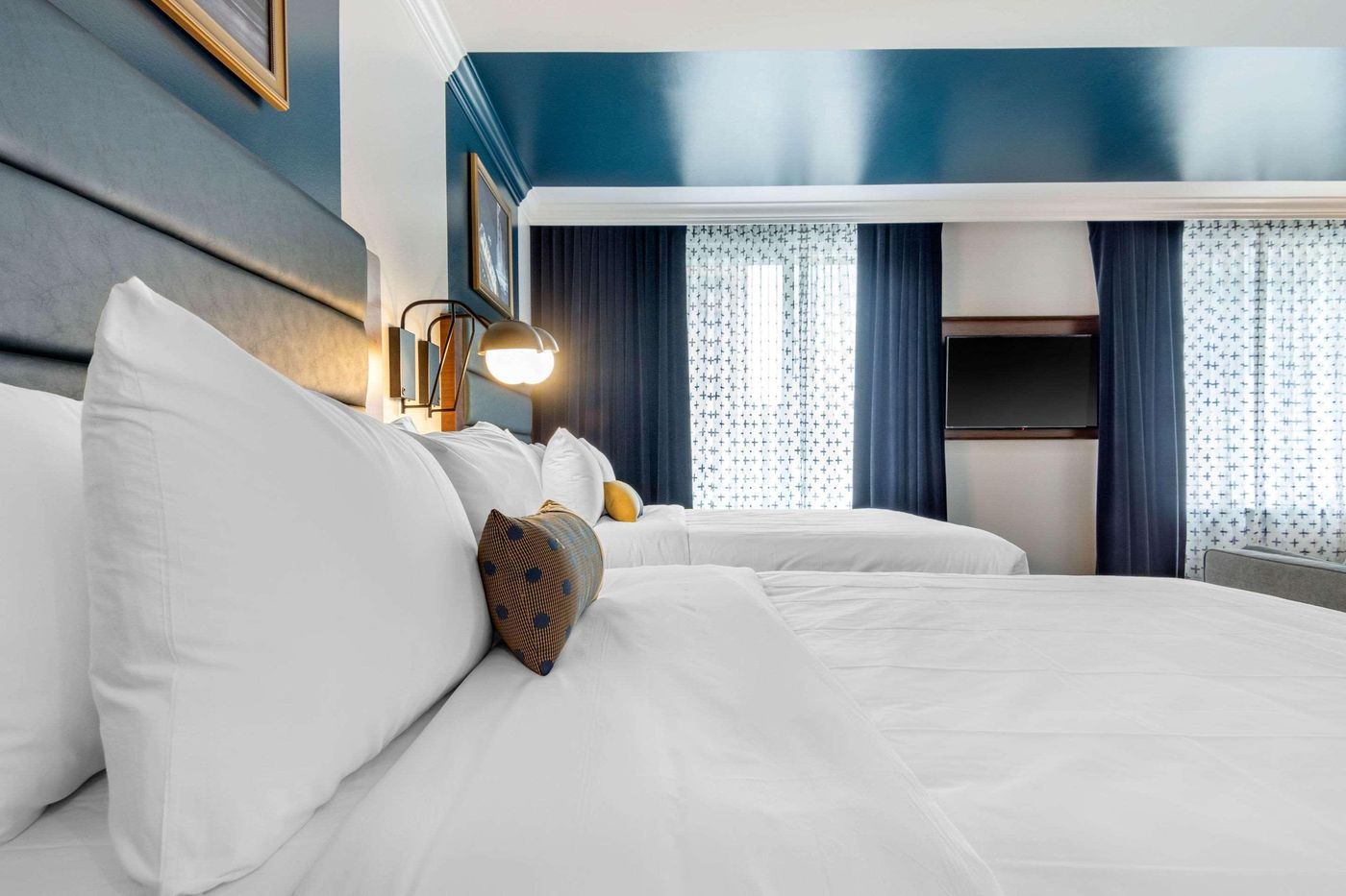 Hotel-Belmont-Vancouver-MGallery-Room-42