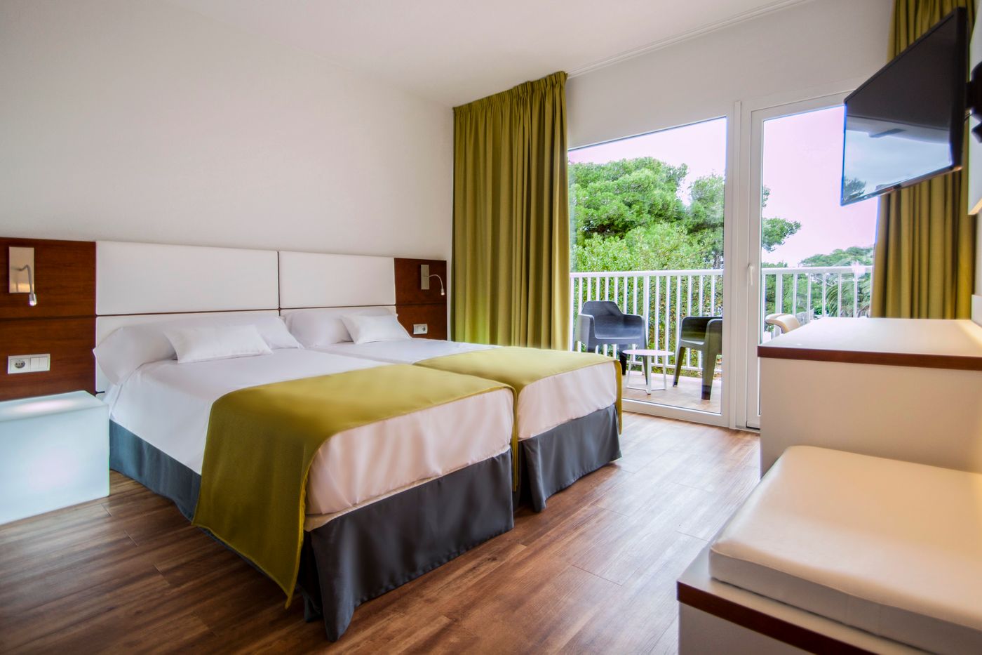 Cala-Blanca-Sun-Hotel-Room-12
