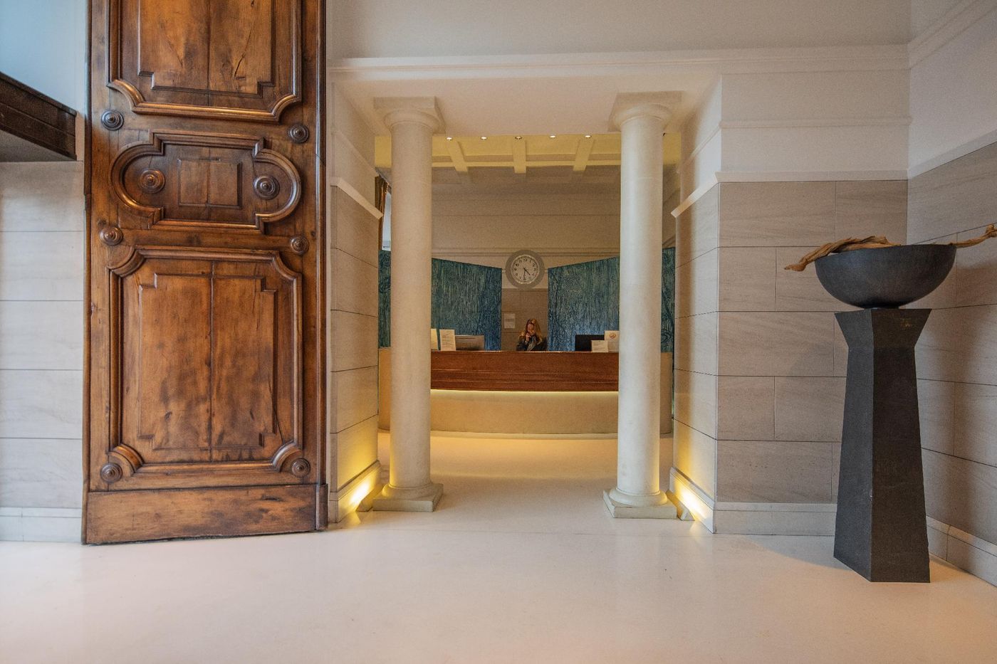 Rose-Garden-Palace-Lobby-6