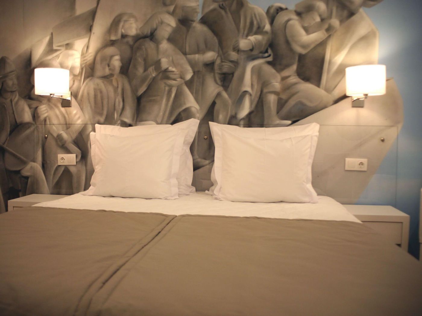 Lisbon-Style-Guesthouse-Room-25