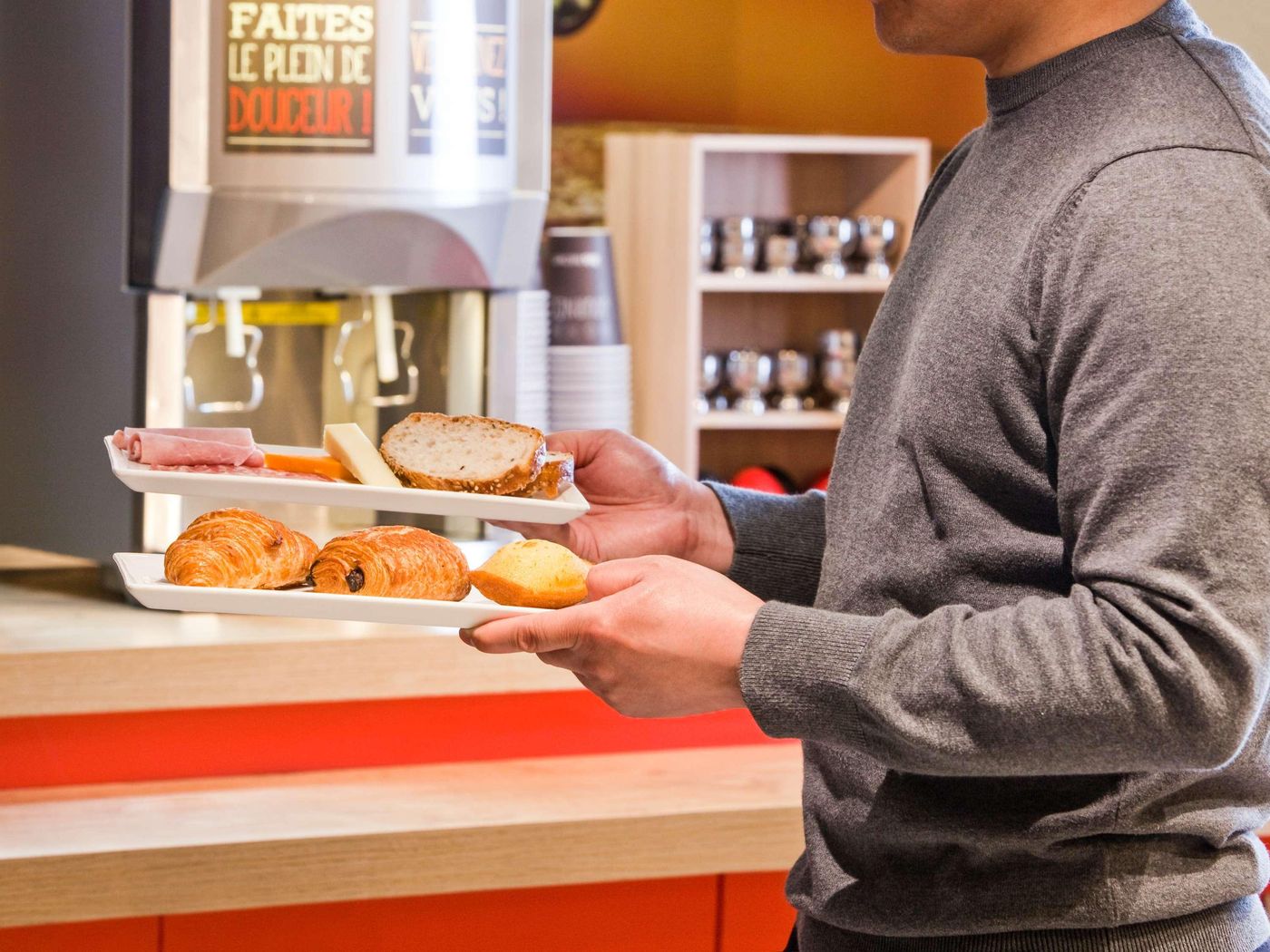 Ibis-Paris-Maine-Montparnasse-14th-Hotel-Restaurant-39