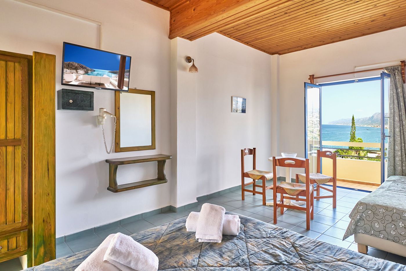 Dionysos Studios & Apartments (19)