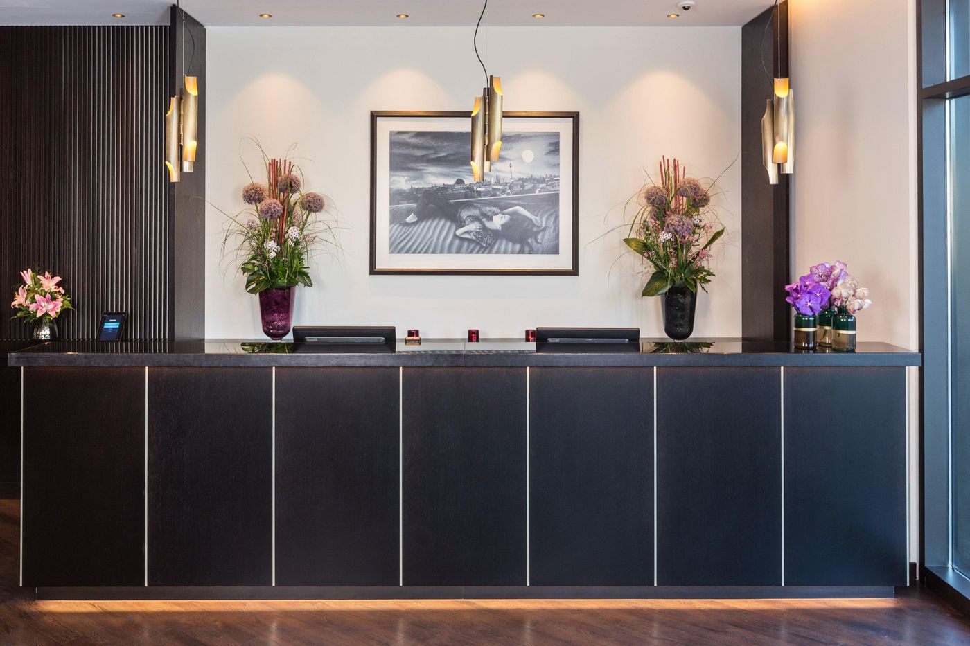 Holiday-Inn-Berlin-City-Center-East-P-Berg--an-IHG-hotel-Lobby-2