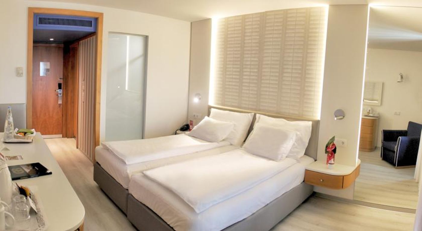 Four Views Monumental