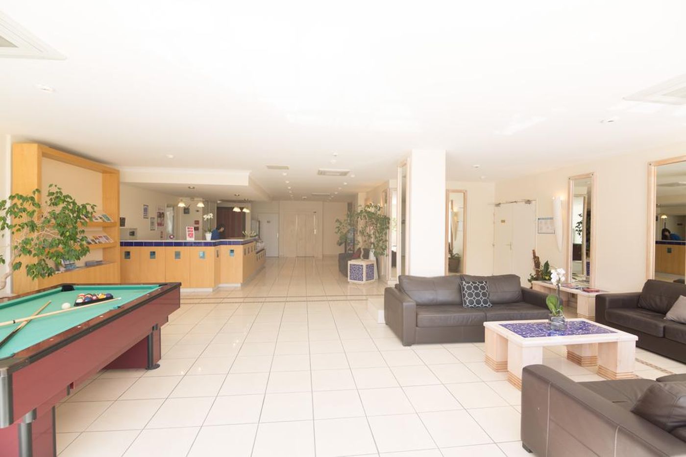 Inter-Hotel-Sea-Side-Park-Lobby-31