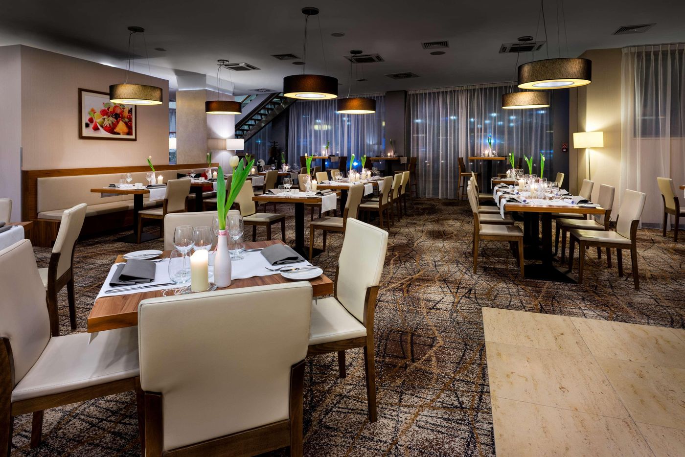 Hilton-Garden-Inn-Krakow-Restaurant-13