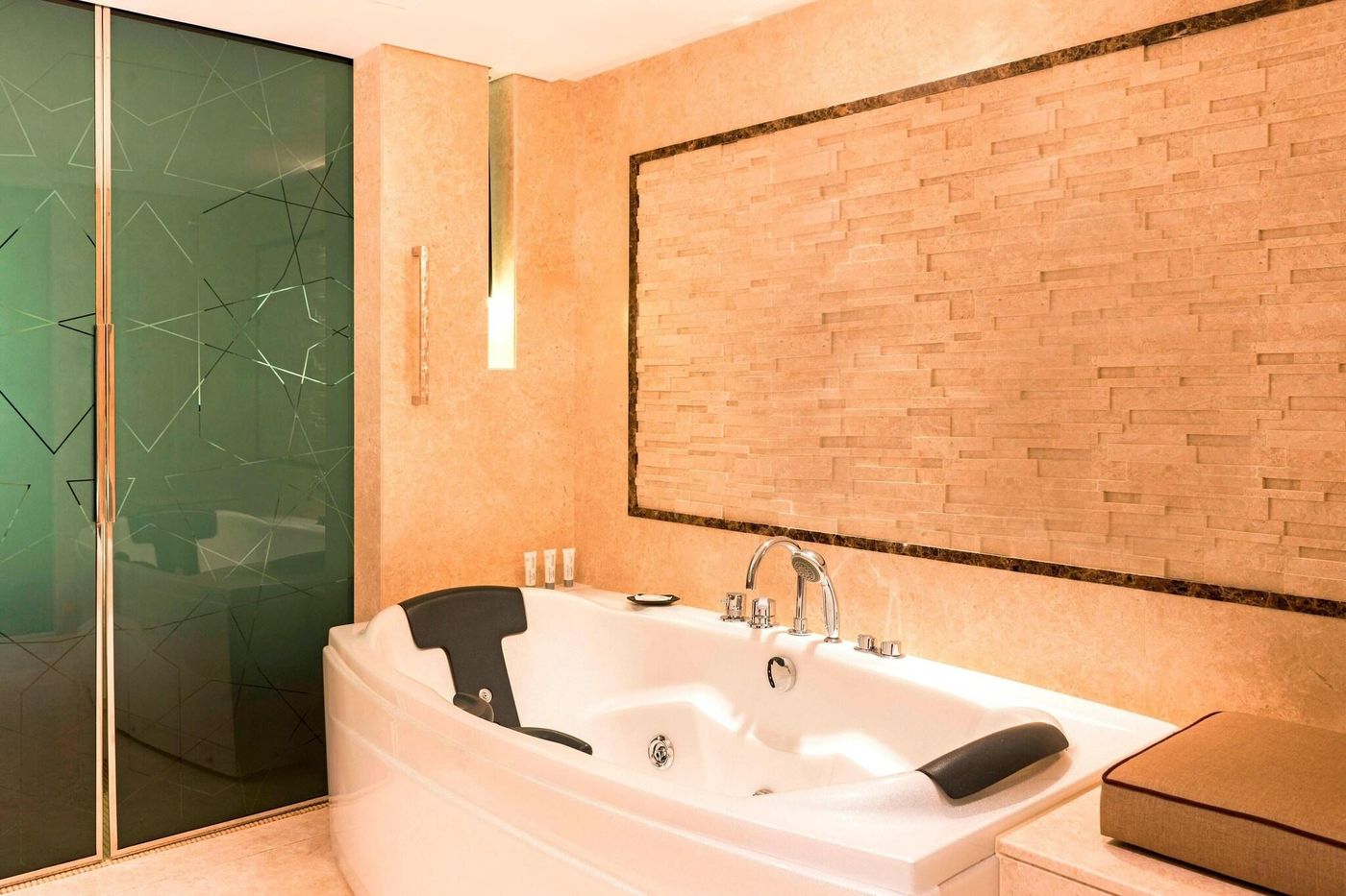 Le-Meridien-Dubai-Hotel---Conference-Centre-Room-98