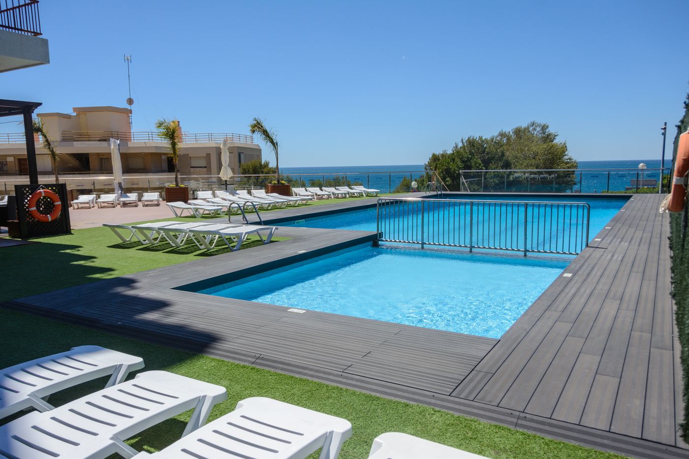 Albatros-Family-Pool-4