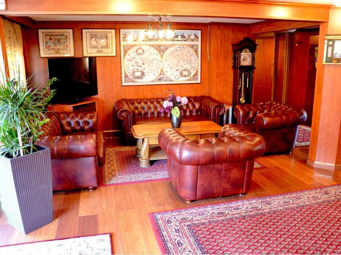 Botel-Albatros-Lobby-17