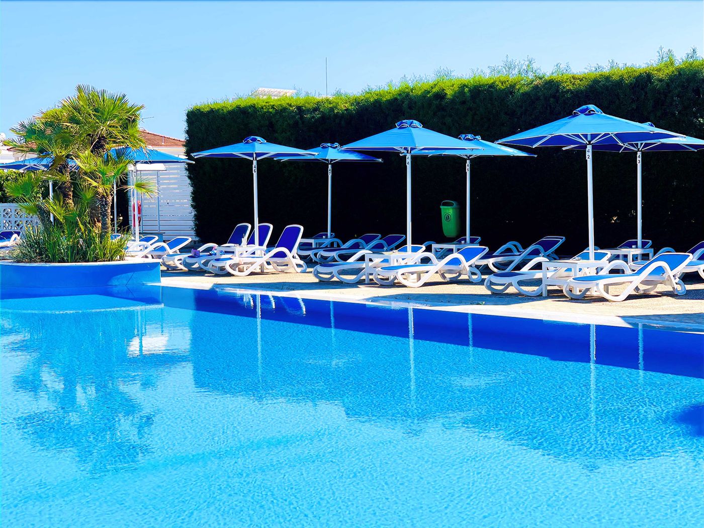 Sveltos-Hotel-Pool-4
