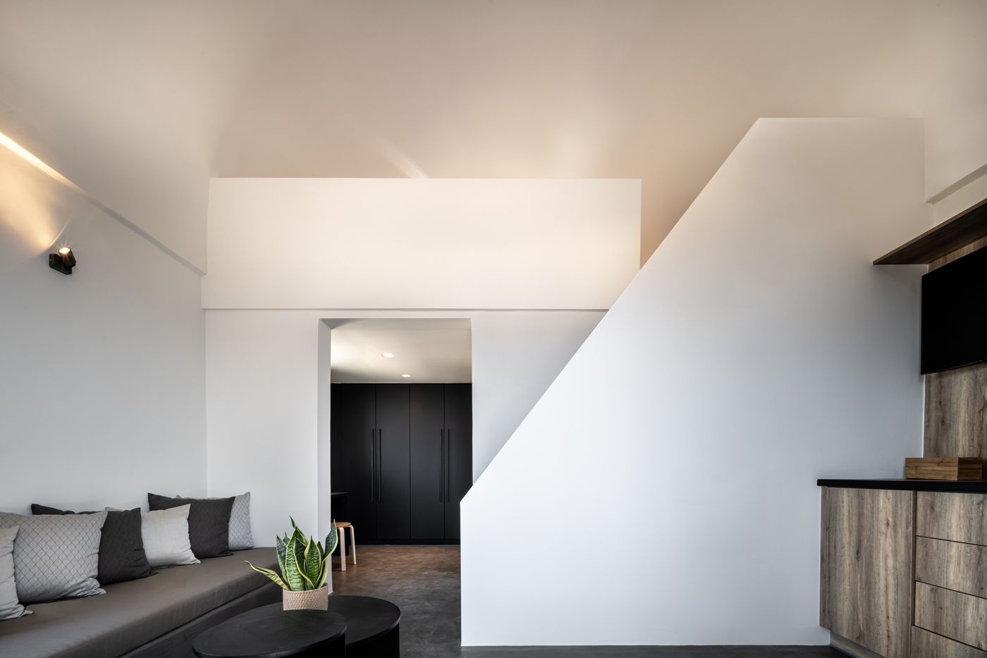 Colombos-Beachfront-Room-16