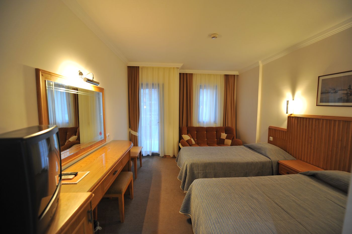 Belcehan-Deluxe-Room-24