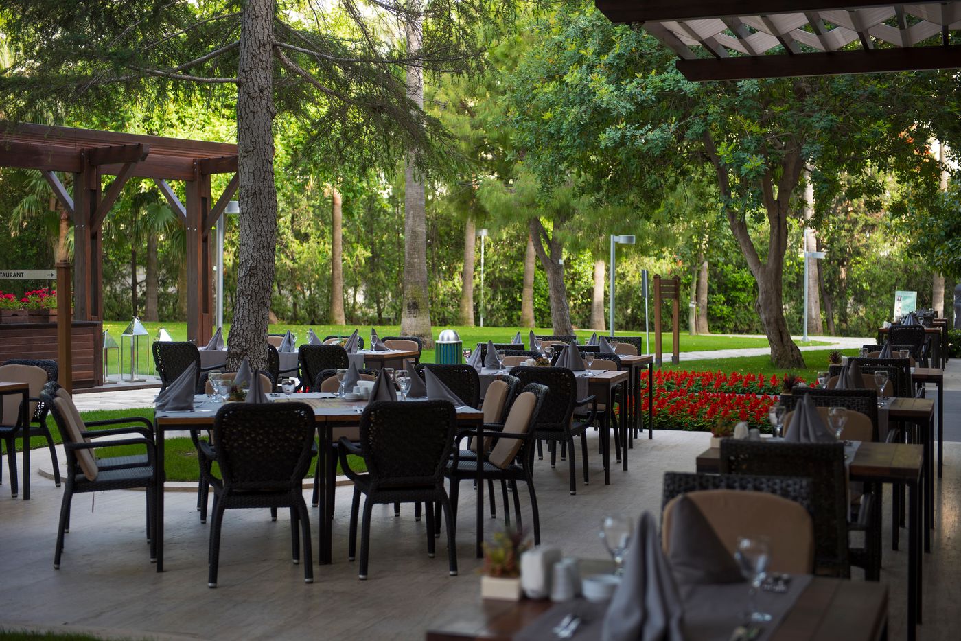 Barut-Hemera-Restaurant-13
