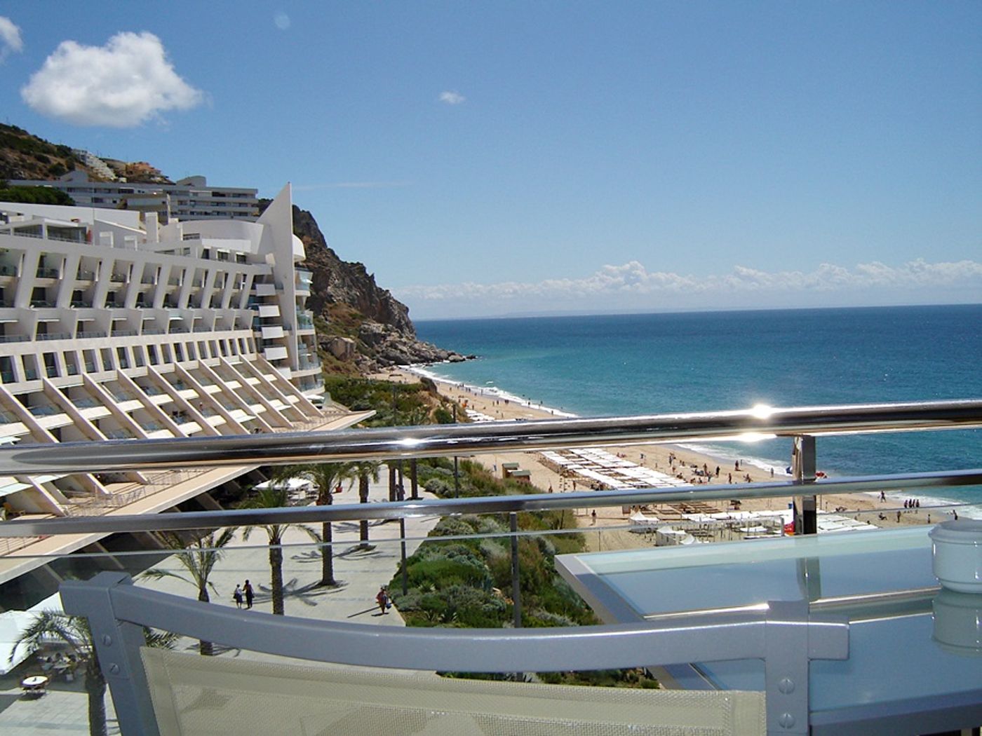 Sesimbra-Oceanfront-Hotel-Pool-2