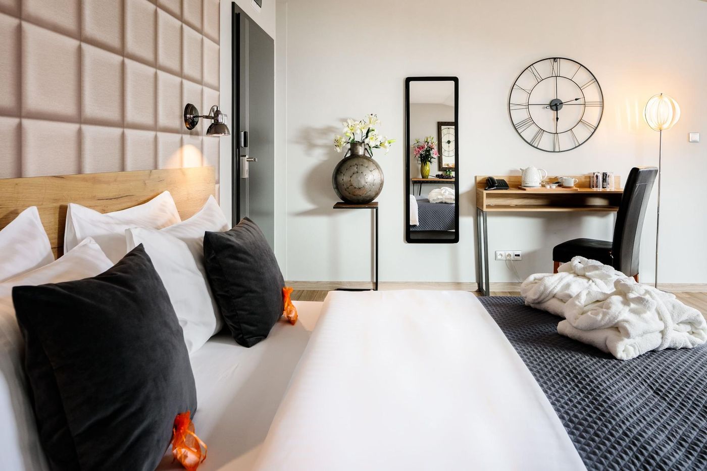 Art---Garden-Residence-Room-32