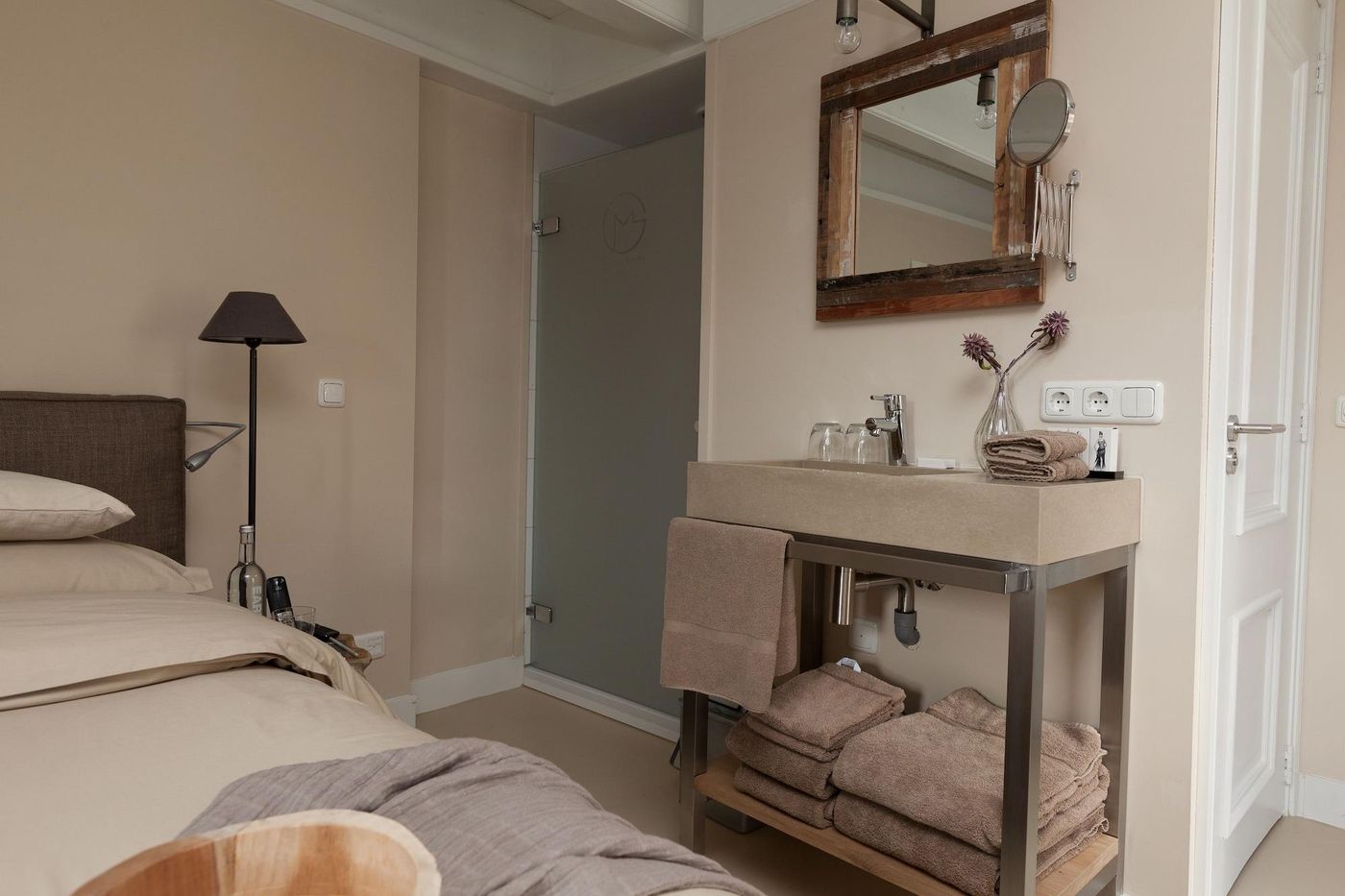 Mother Goose Hotel-Netherlands-UTRECHT-Room-10