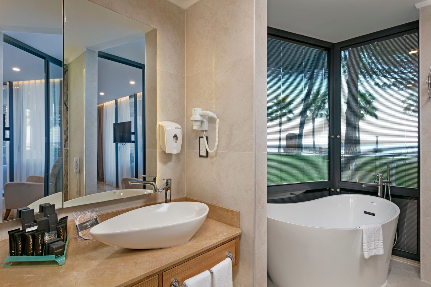 Alva-Donna-World-Palace-Hotel-Room-40