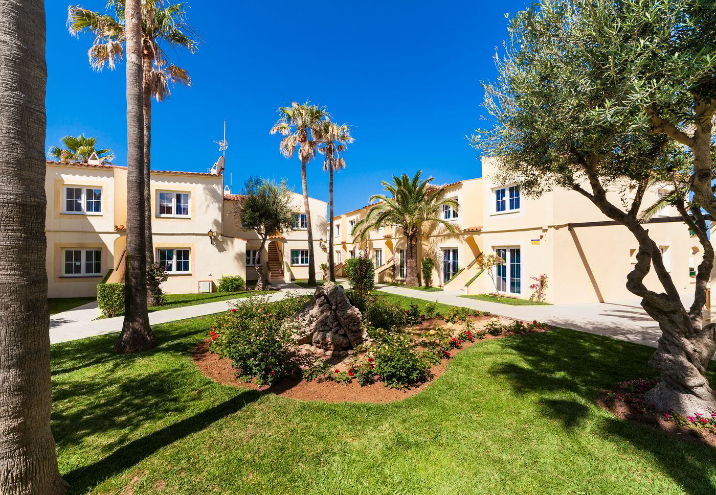 Apartamentos-Globales-Binimar-General-view-9