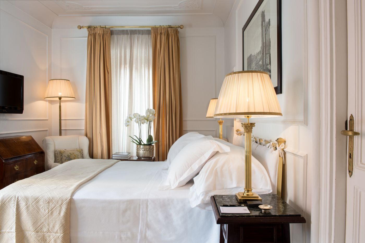 Grand-Hotel-Plaza-Room-24