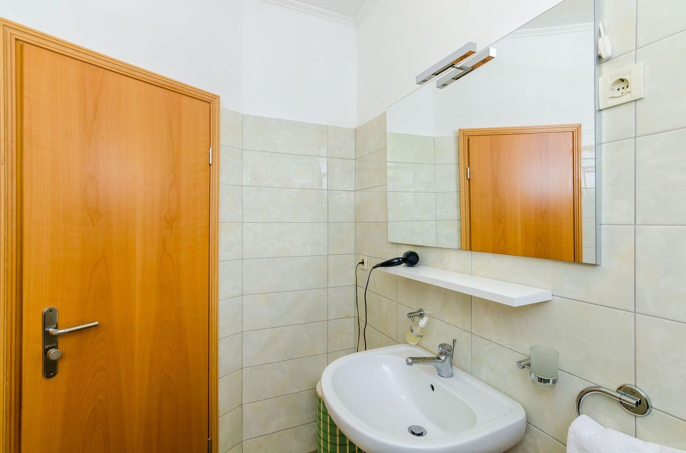 Apartments---Rooms-V-M-Room-43