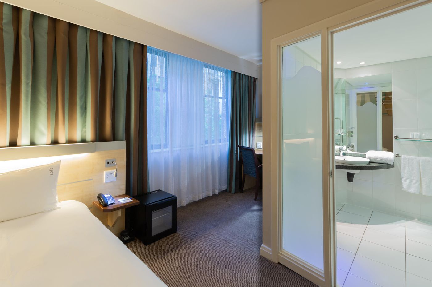 Holiday-Inn-Express-Cape-Town-City-Centre-Room-28