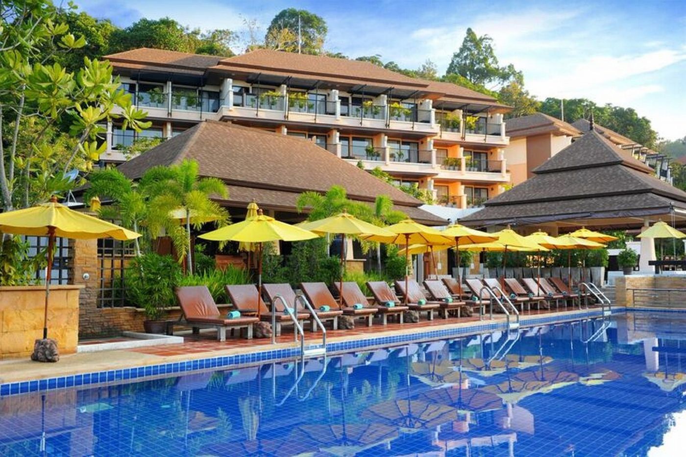 Avani-Ao-Nang-Cliff-Krabi-Resort--SHA-Extra---Pool-5