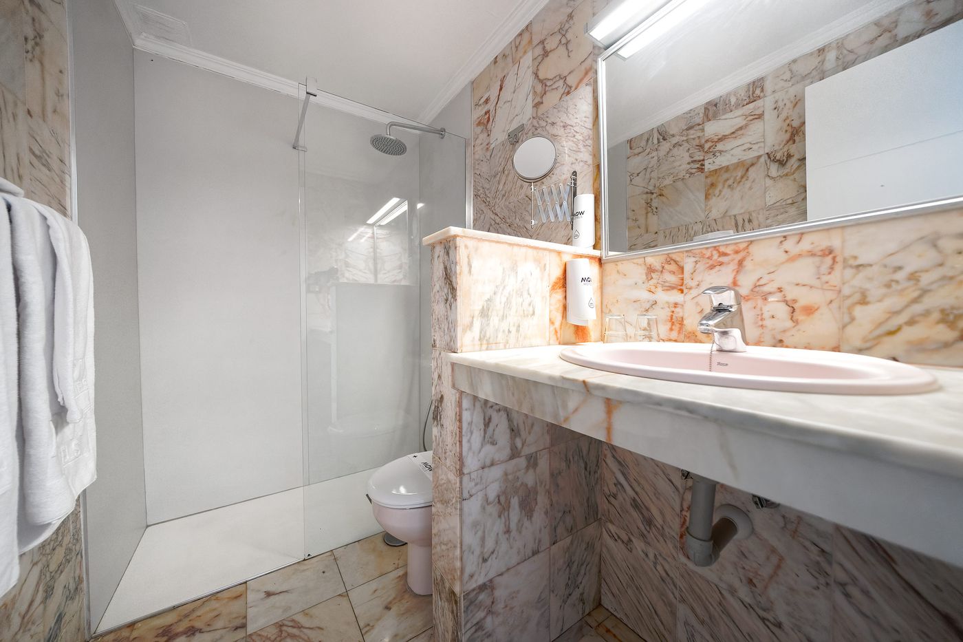 Vista-Bonita-Gay-Resort-Room-51