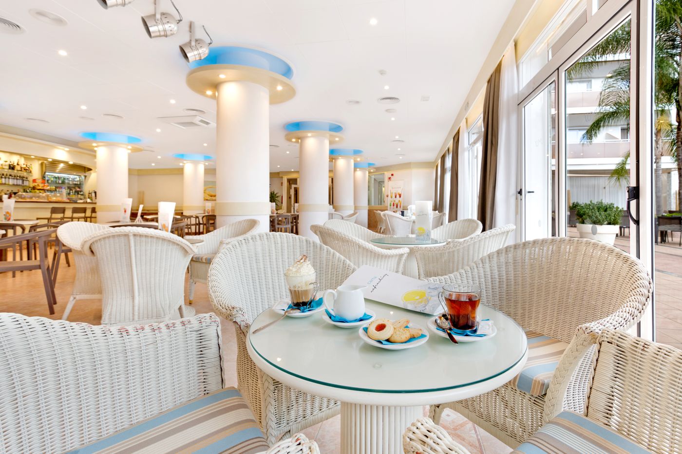 Hotel-Monteplaya---Adults-Only--16---Bar-49