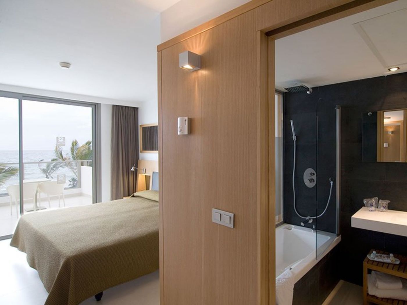 R2-Bahi-a-Design-Hotel---Spa-Wellness---Adult-Only-Room-23