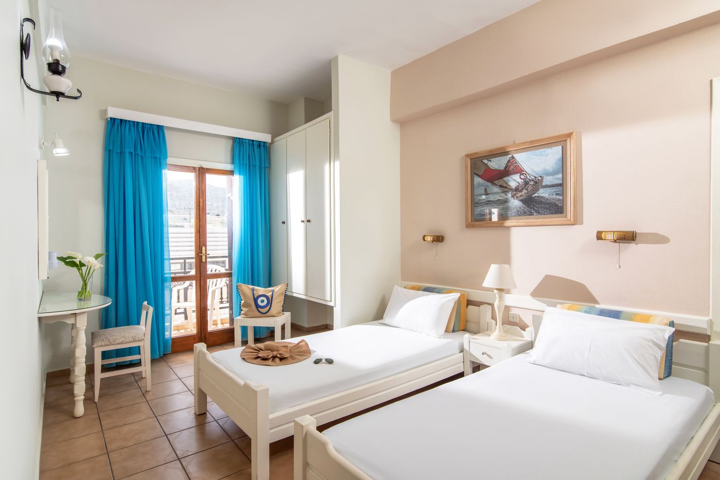 Semiramis-Apartments-Room-7