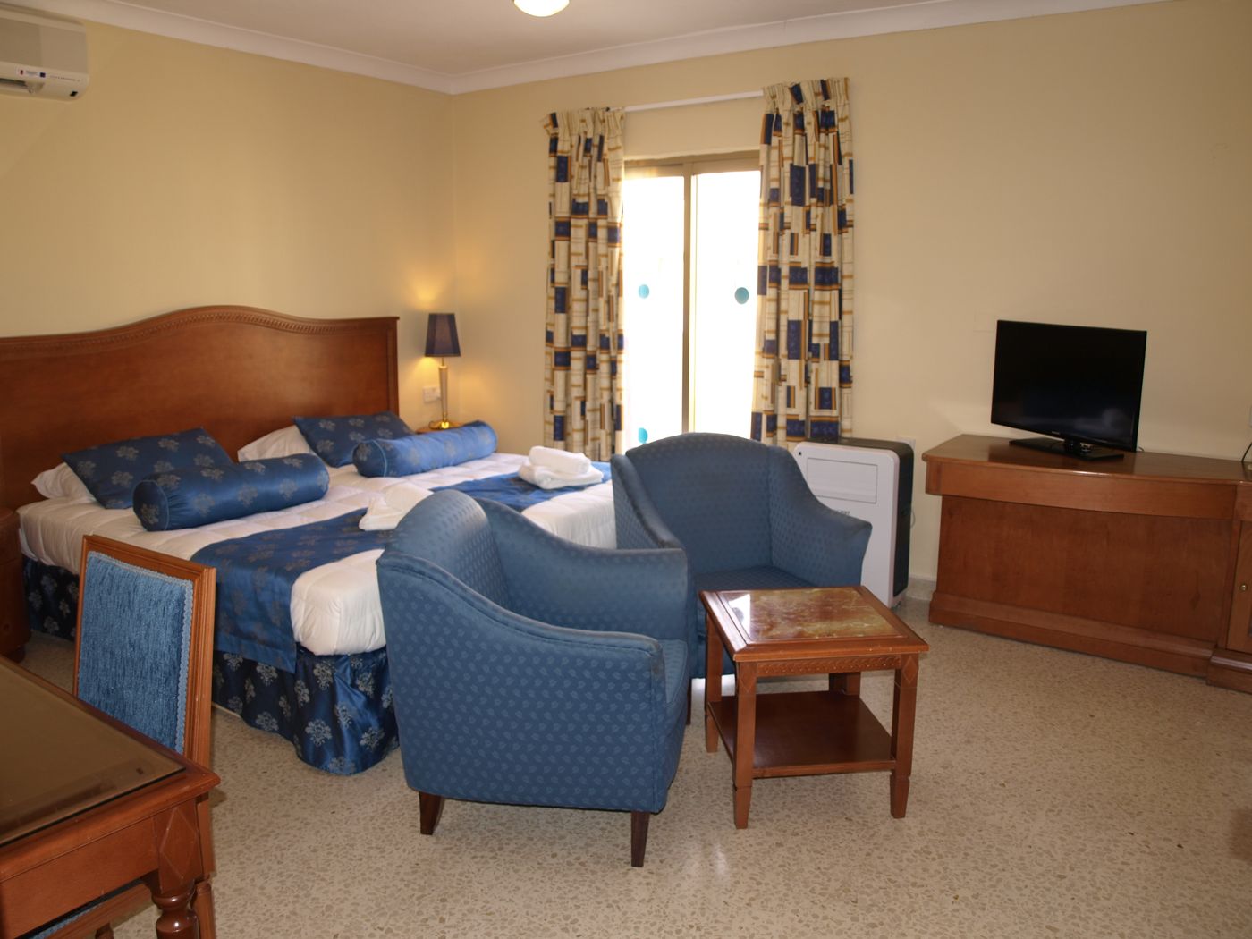 The-St-George-Park-Hotel-Room-11
