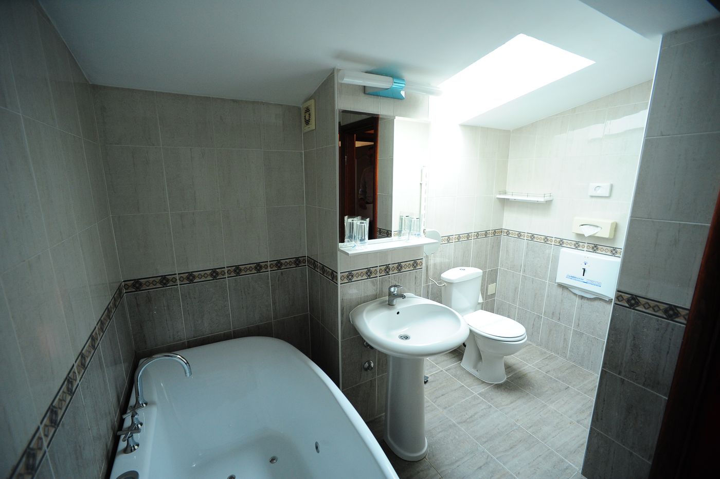 Elegance-Serbia-BELGRADE-Room-8