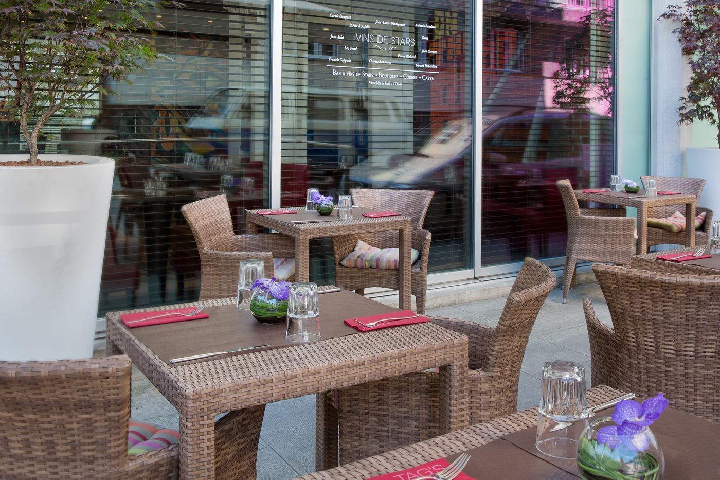 N-vY-Manotel-Terrace-26