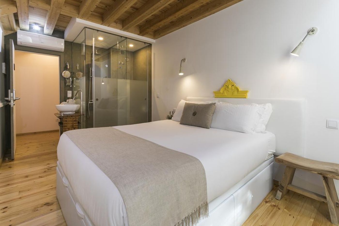 262-Boutique-Hotel-Room-10