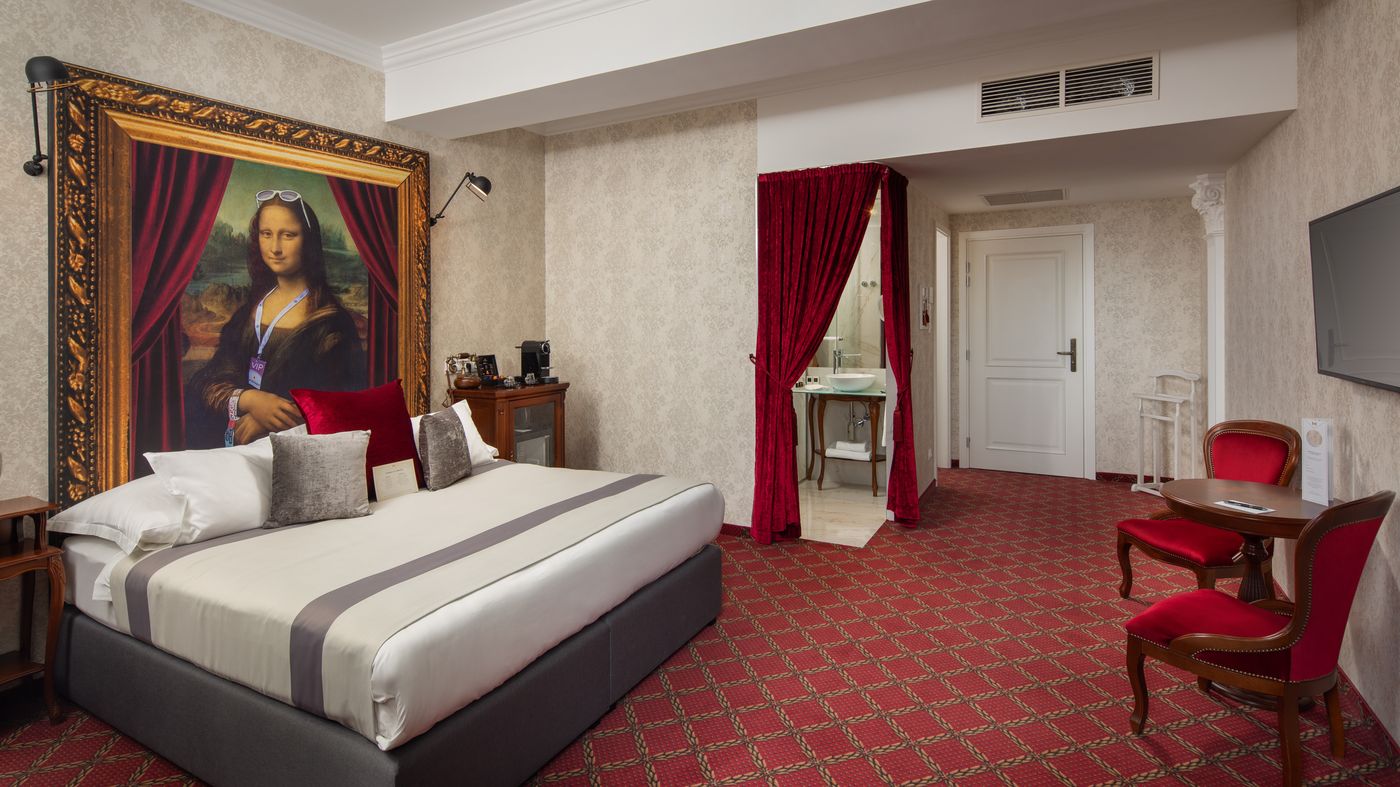 Mystery-Hotel-Budapest-Room-9