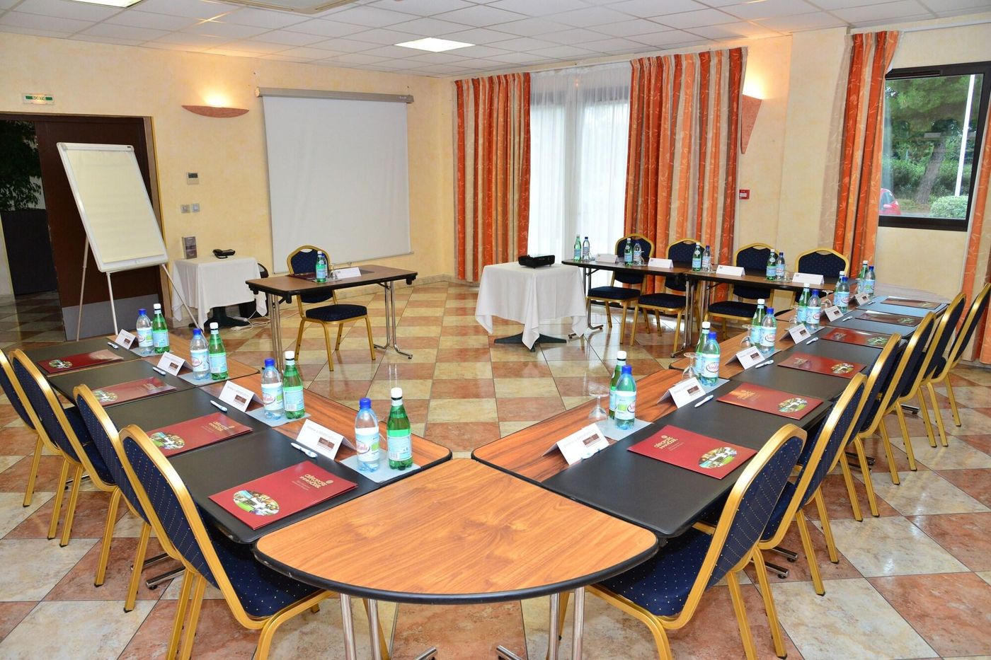 Aéroport Hôtel - France - MAUGUIO - Conferences - 6