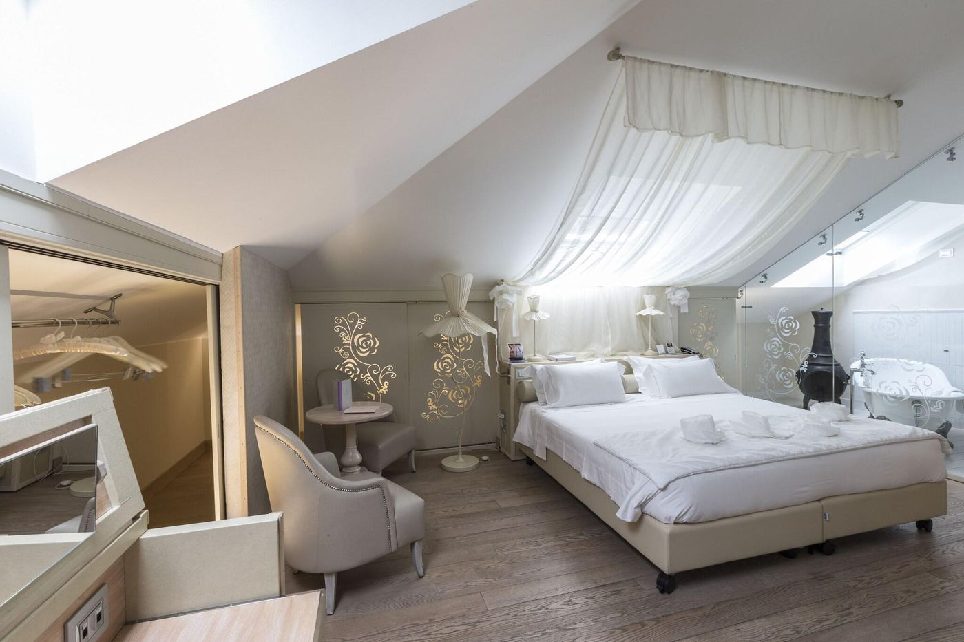 Chateau-Monfort-Room-16