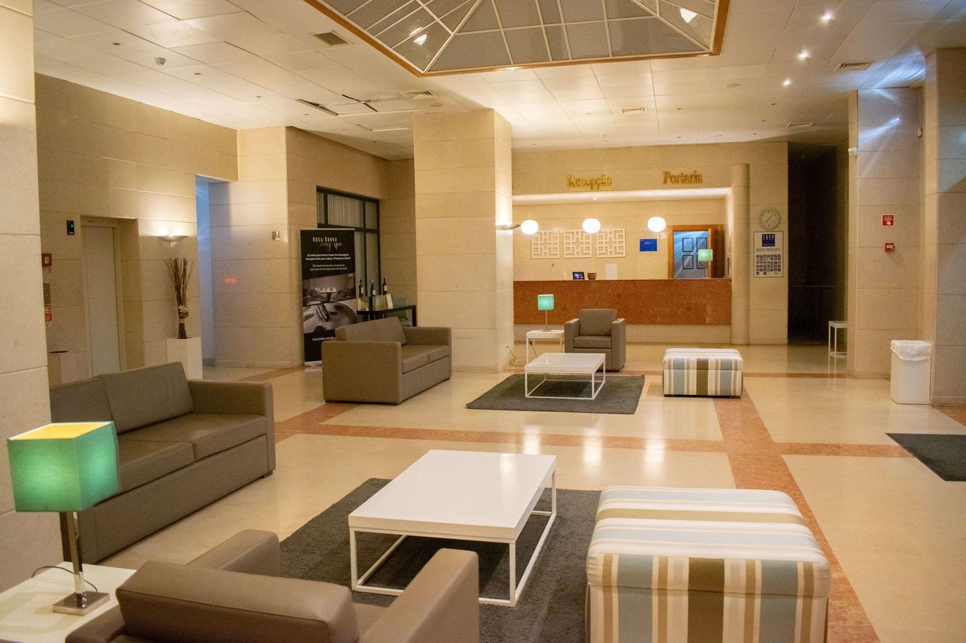 TRYP-Montijo-Parque-Hotel-Lobby-16