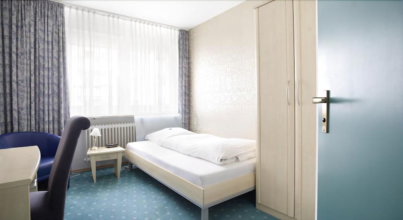 St Peter-Germany-NUREMBERG-Room-5