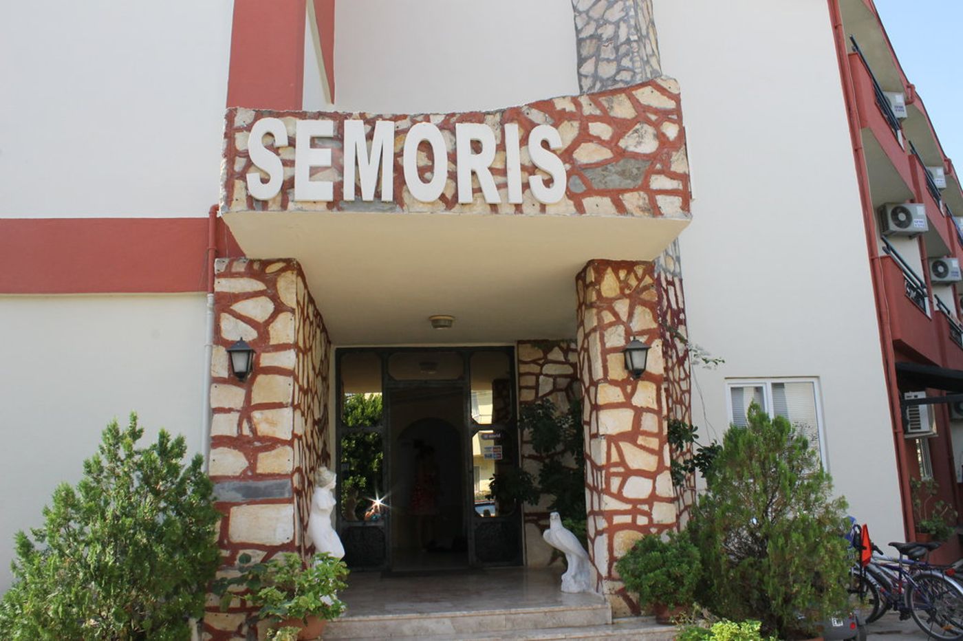Semoris Hotel