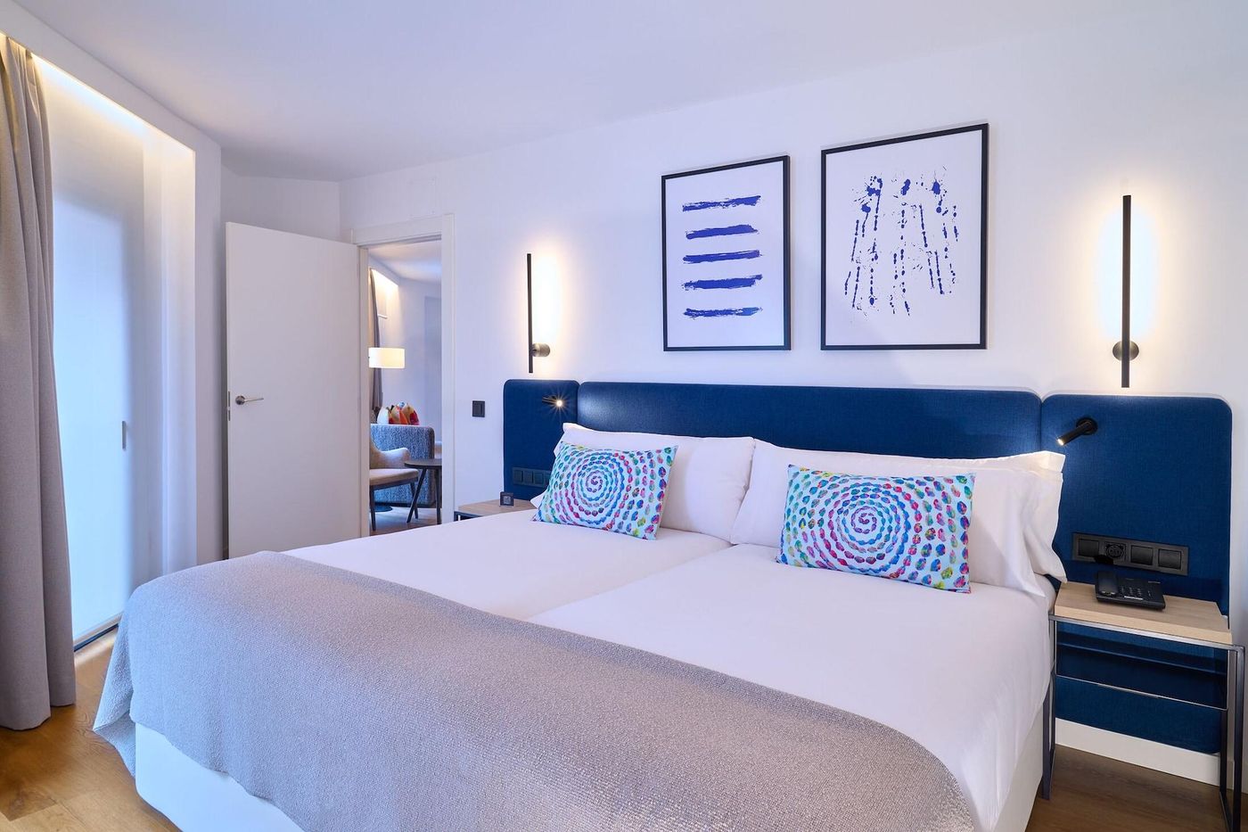 Apartamentos Luna Suites Granada-Spain-GRANADA-Room-3