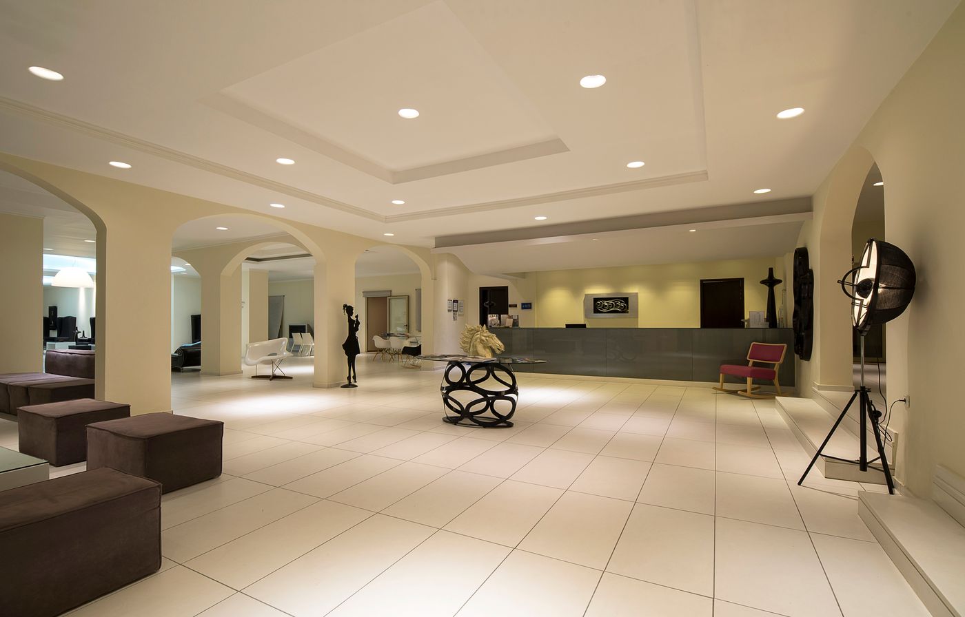 Golden-Beach-Lobby-25