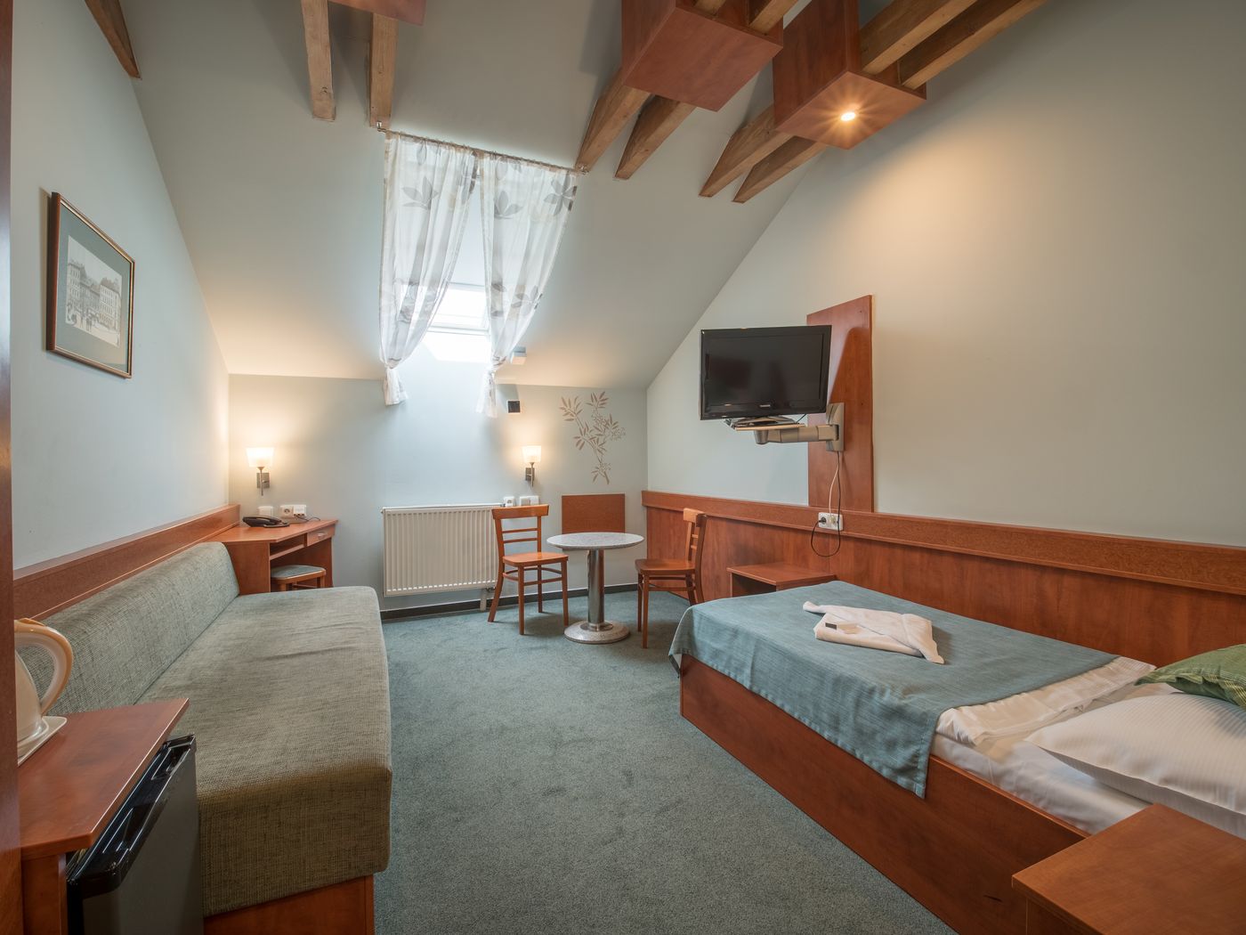 Alton-Prague-General-view-4