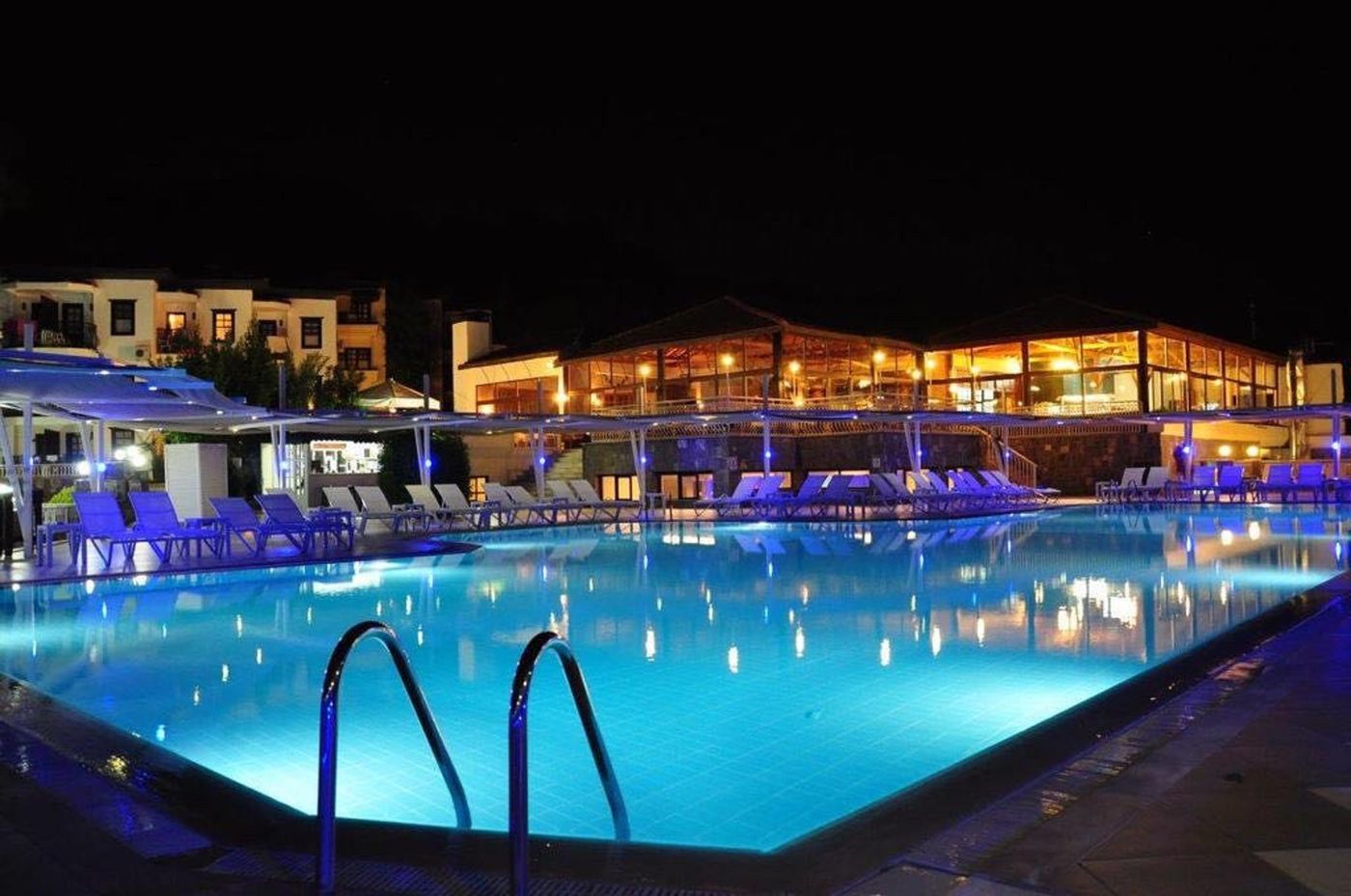 Nicholas-Park-Hotel-Pool-7