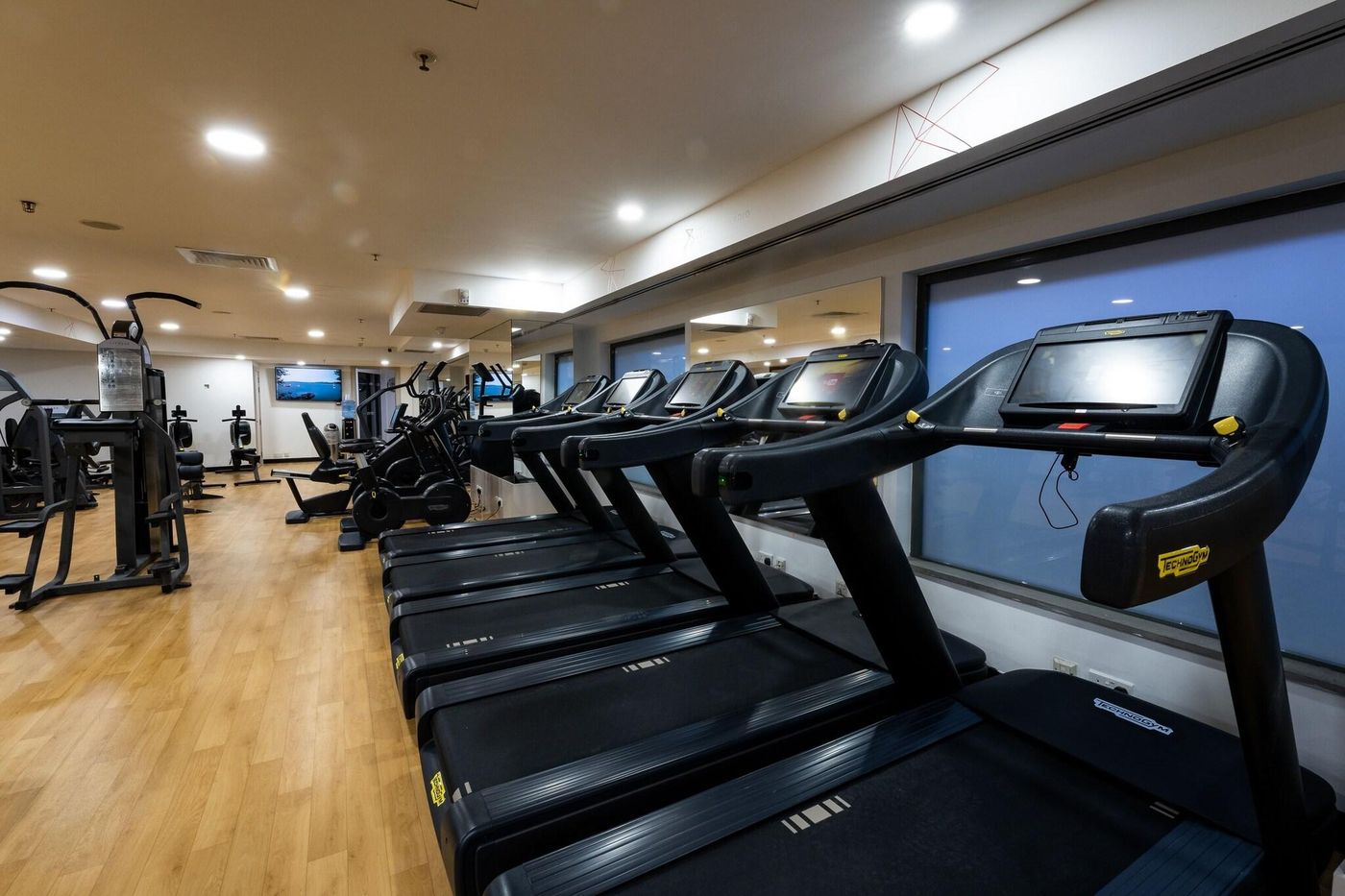 Le-Meridien-St--Julians-Hotel---Spa-Sports-and-Entertainment-75