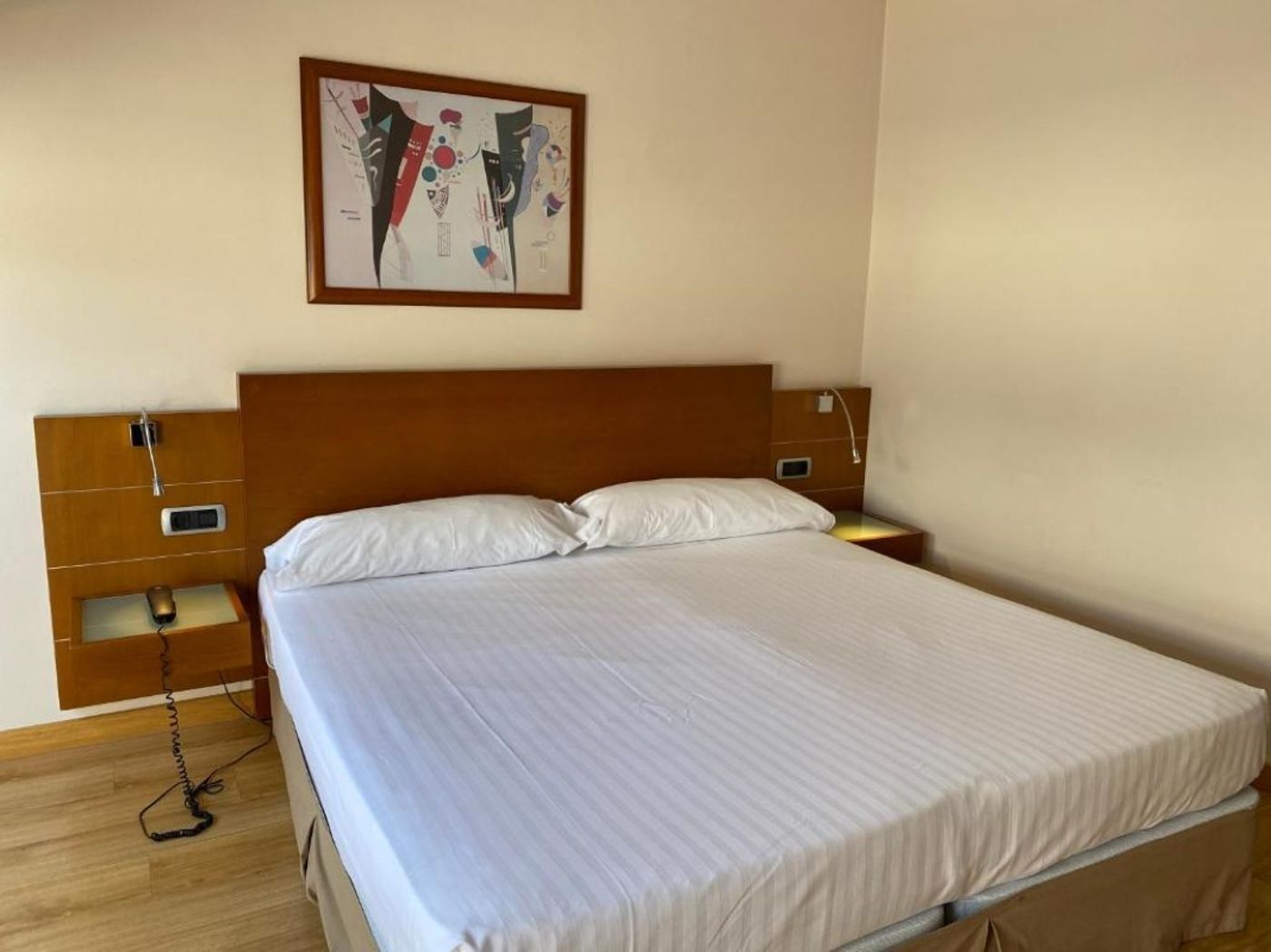 Duerming Longoria Plaza Hotel-Spain-OVIEDO-Room-9