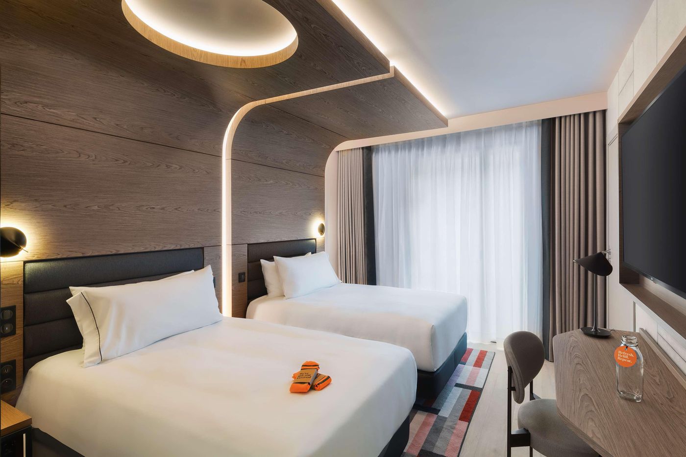 Canopy-By-Hilton-Paris-Eiffel-Tower-Room-31